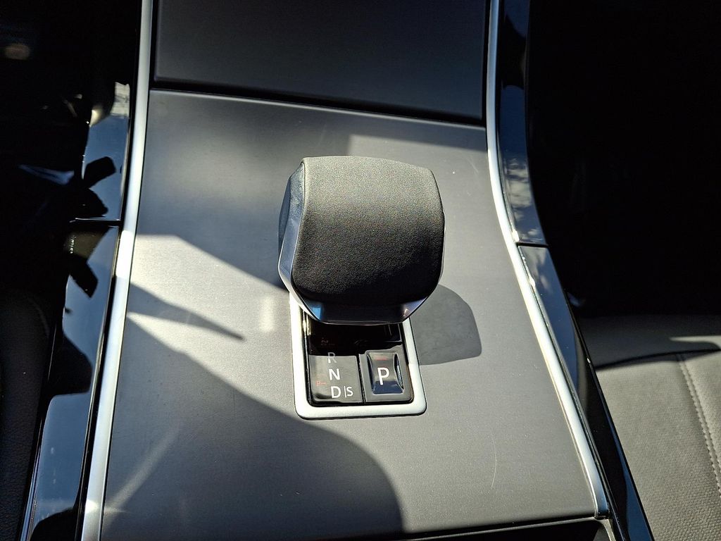 2026 LAND Rover RANGE ROVER EVOQUE CORE S — миниатюра 15