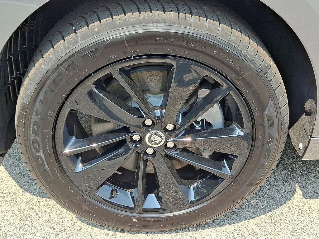 صورة 9 لـ 2026 Jaguar F-PACE R-DYNAMIC S P400 AWD AUTOMATIC