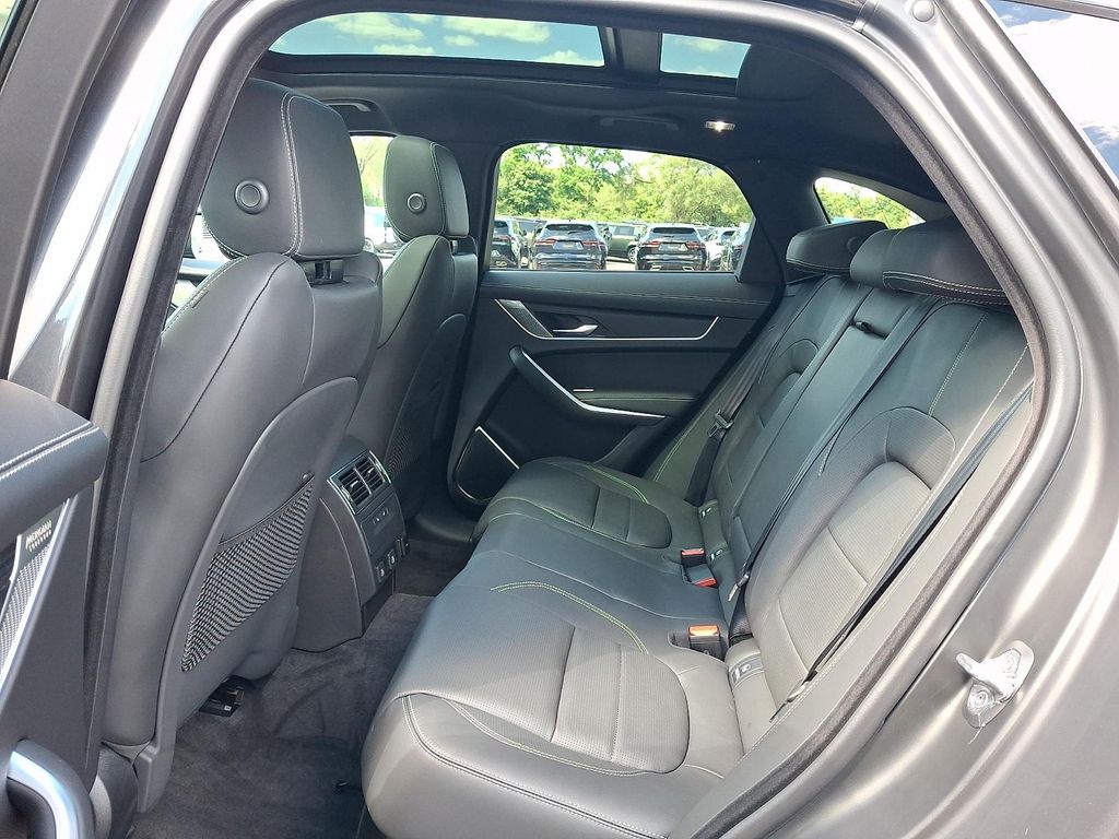 2026 Jaguar F-PACE R-DYNAMIC S P400 AWD AUTOMATIC photo 5