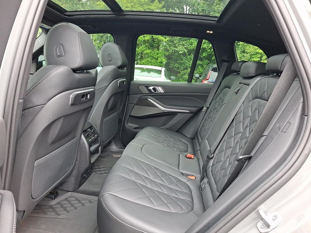 صورة 5 لـ 2025 BMW X5 XDRIVE40I