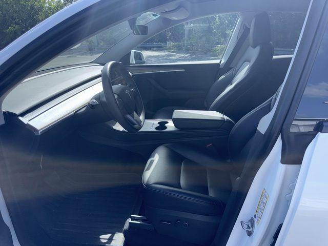 TESLA MODEL Y LONG RANGE - 8
