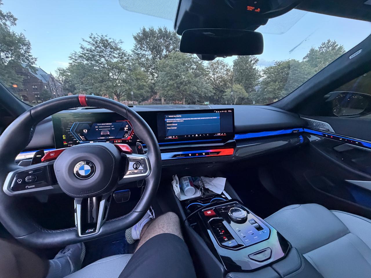 صورة 7 لـ 2025 BMW M5 BASE