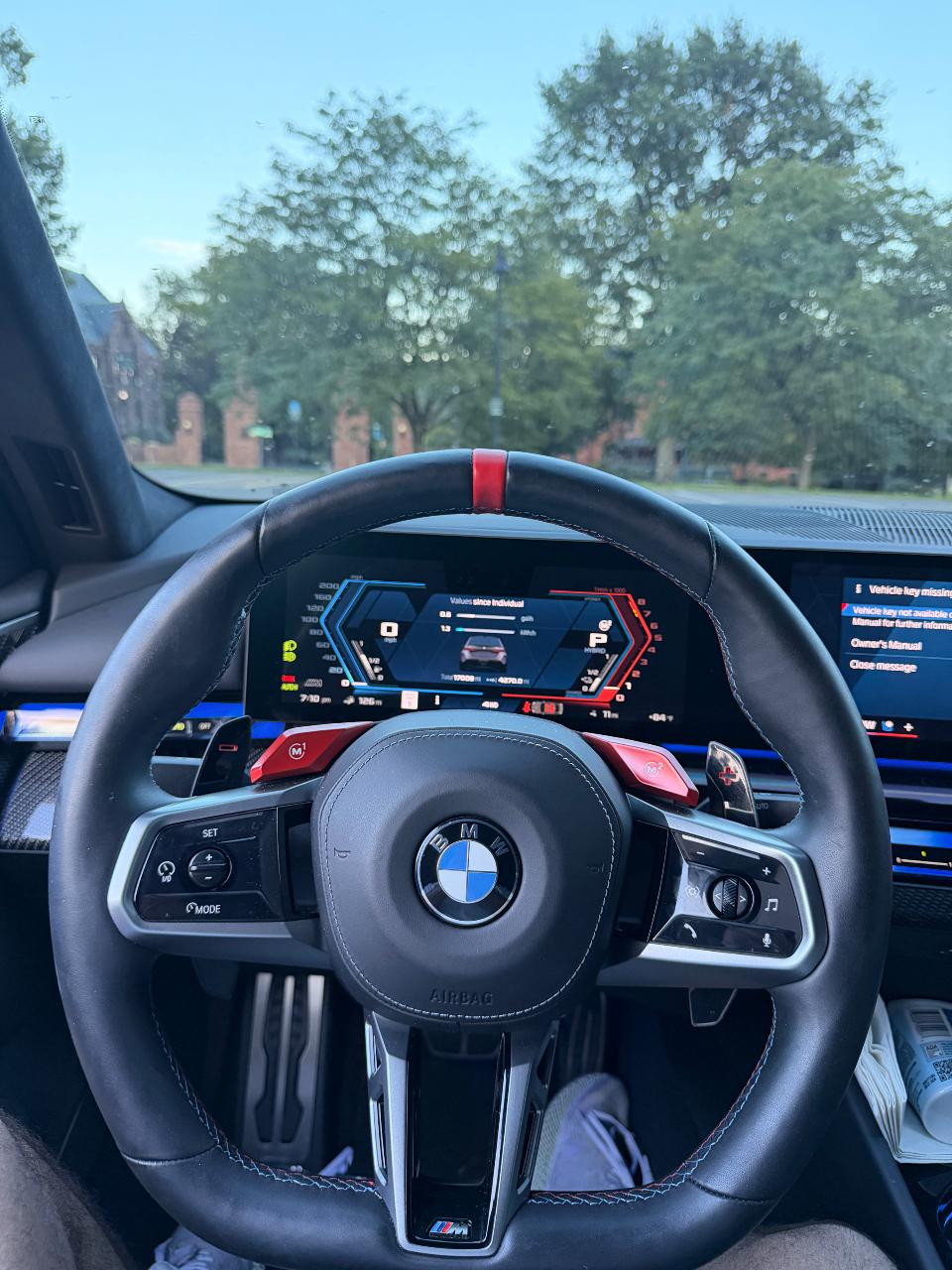 صورة 6 لـ 2025 BMW M5 BASE