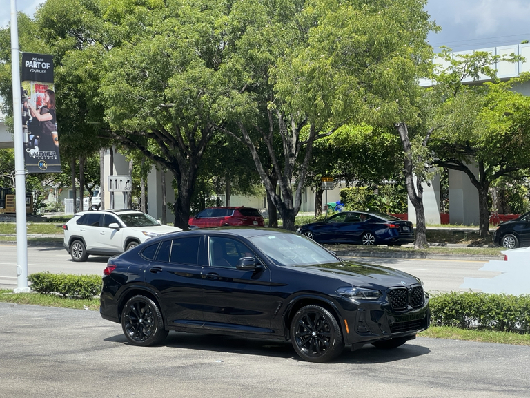 صورة 3 لـ 2023 BMW X4 XDRIVE30I