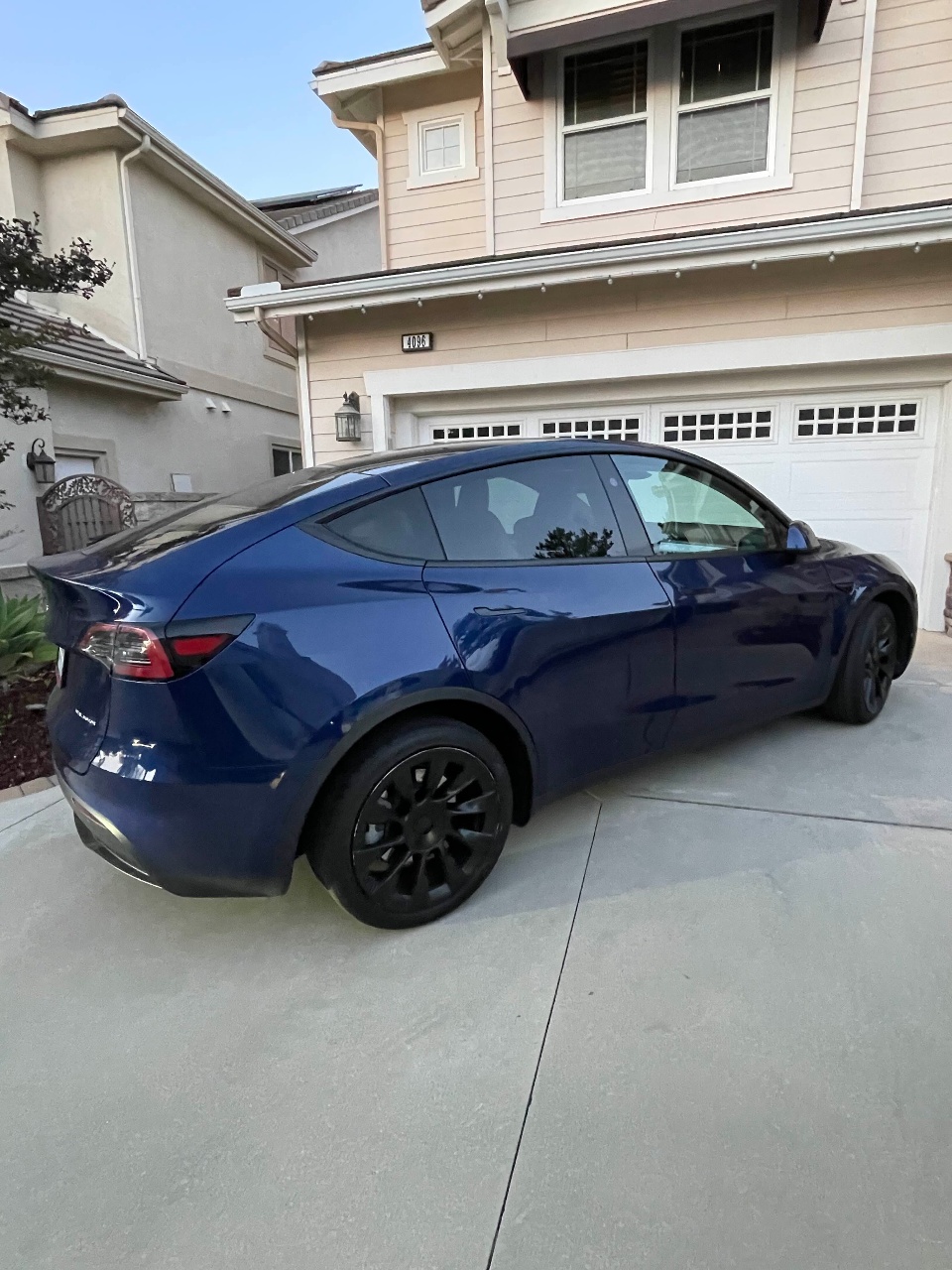 TESLA MODEL Y LONG RANGE - 3