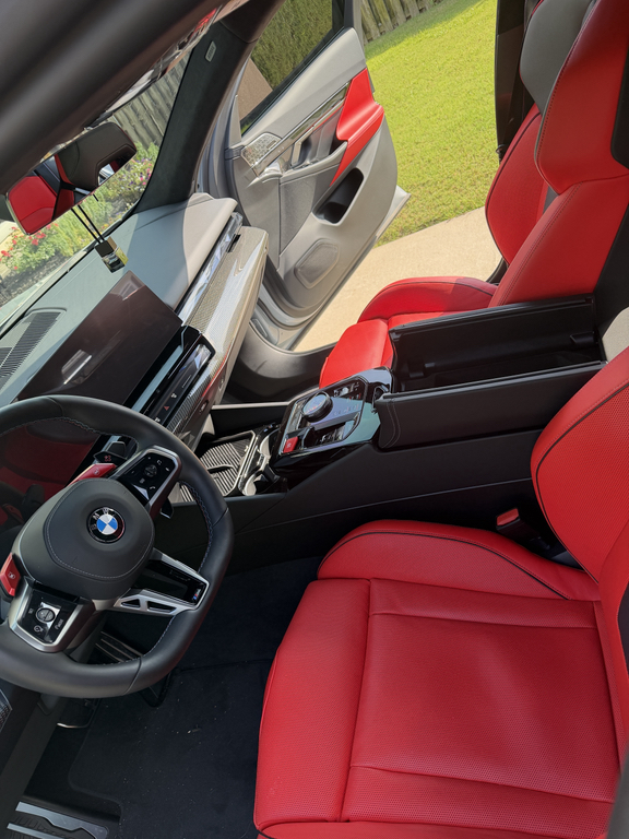 صورة 7 لـ 2026 BMW M5 BASE