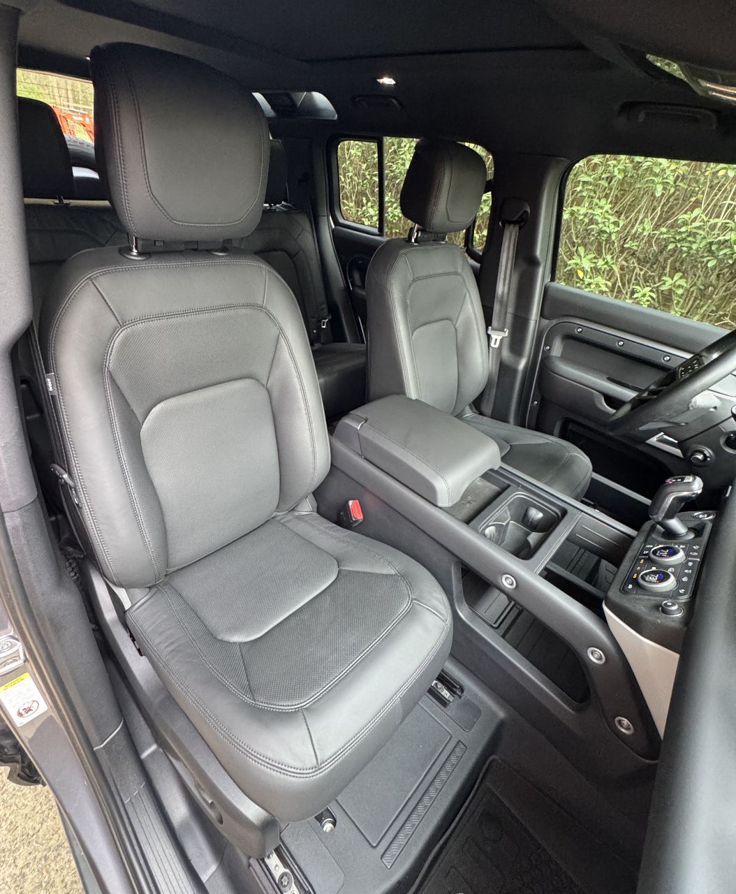 صورة 8 لـ 2024 LAND Rover DEFENDER 110 P400 S