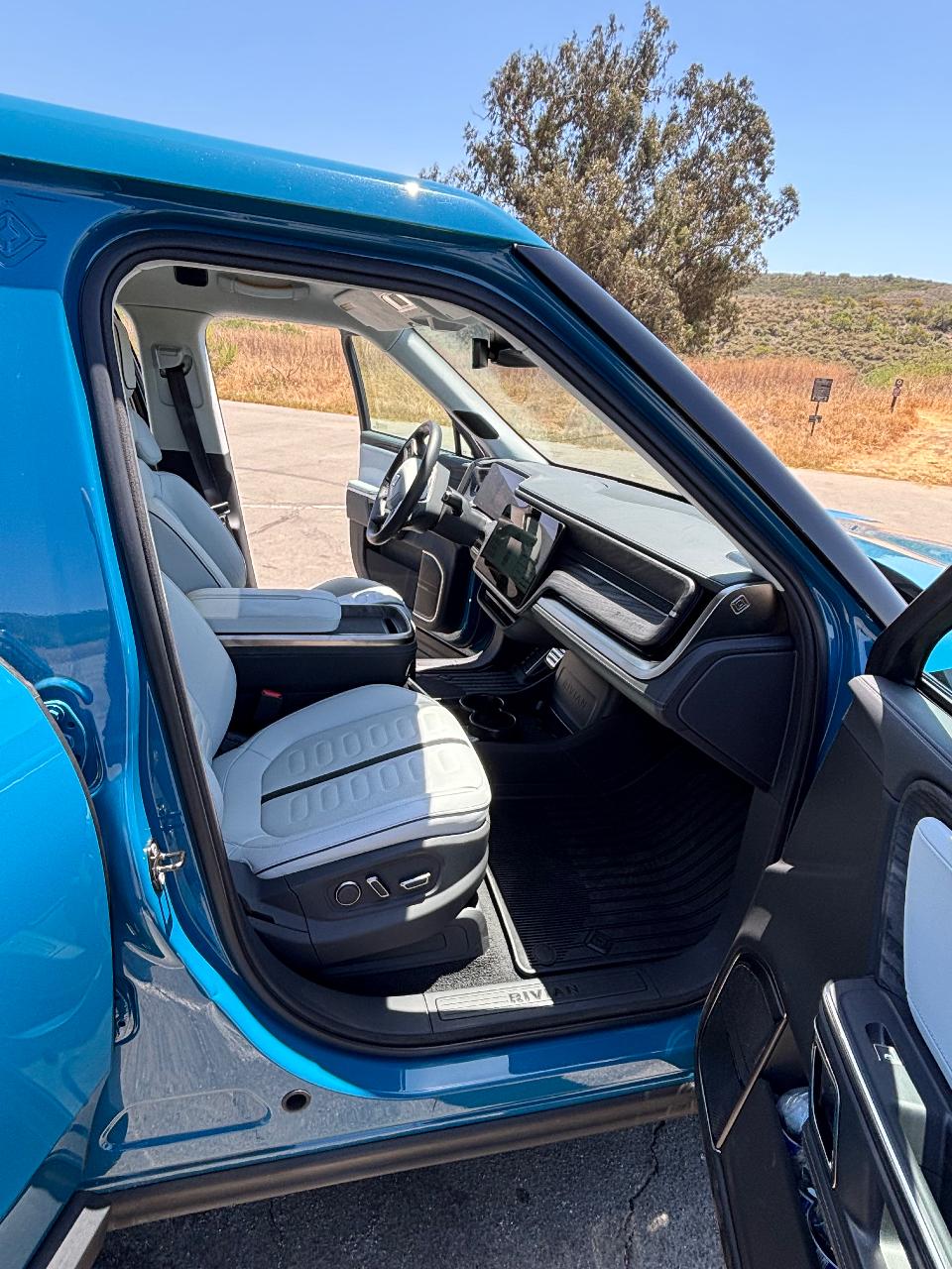 2022 Rivian R1T ADVENTURE PACKAGE — фото 7