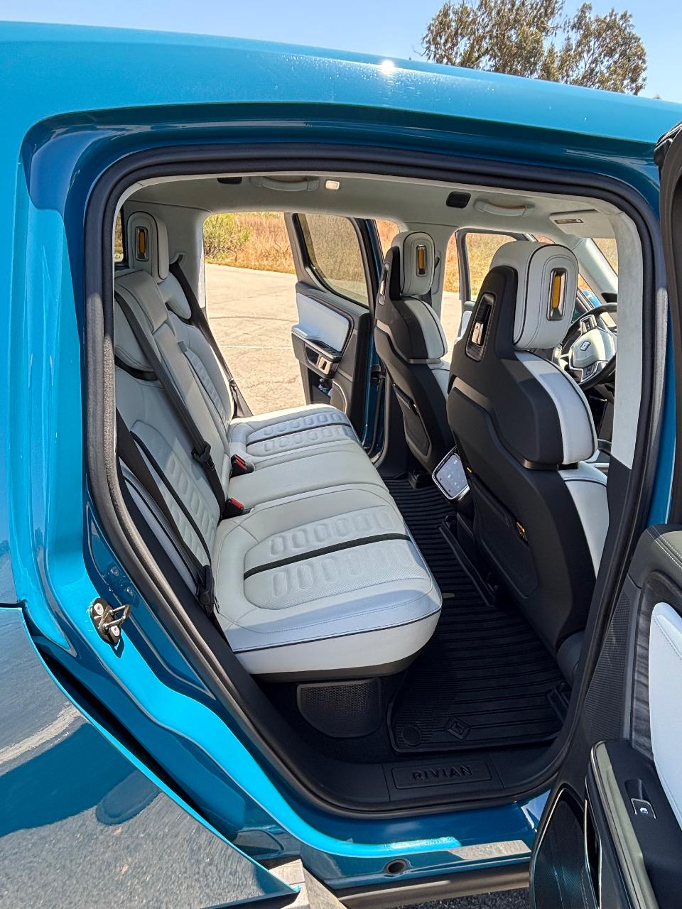 2022 Rivian R1T ADVENTURE PACKAGE — фото 6