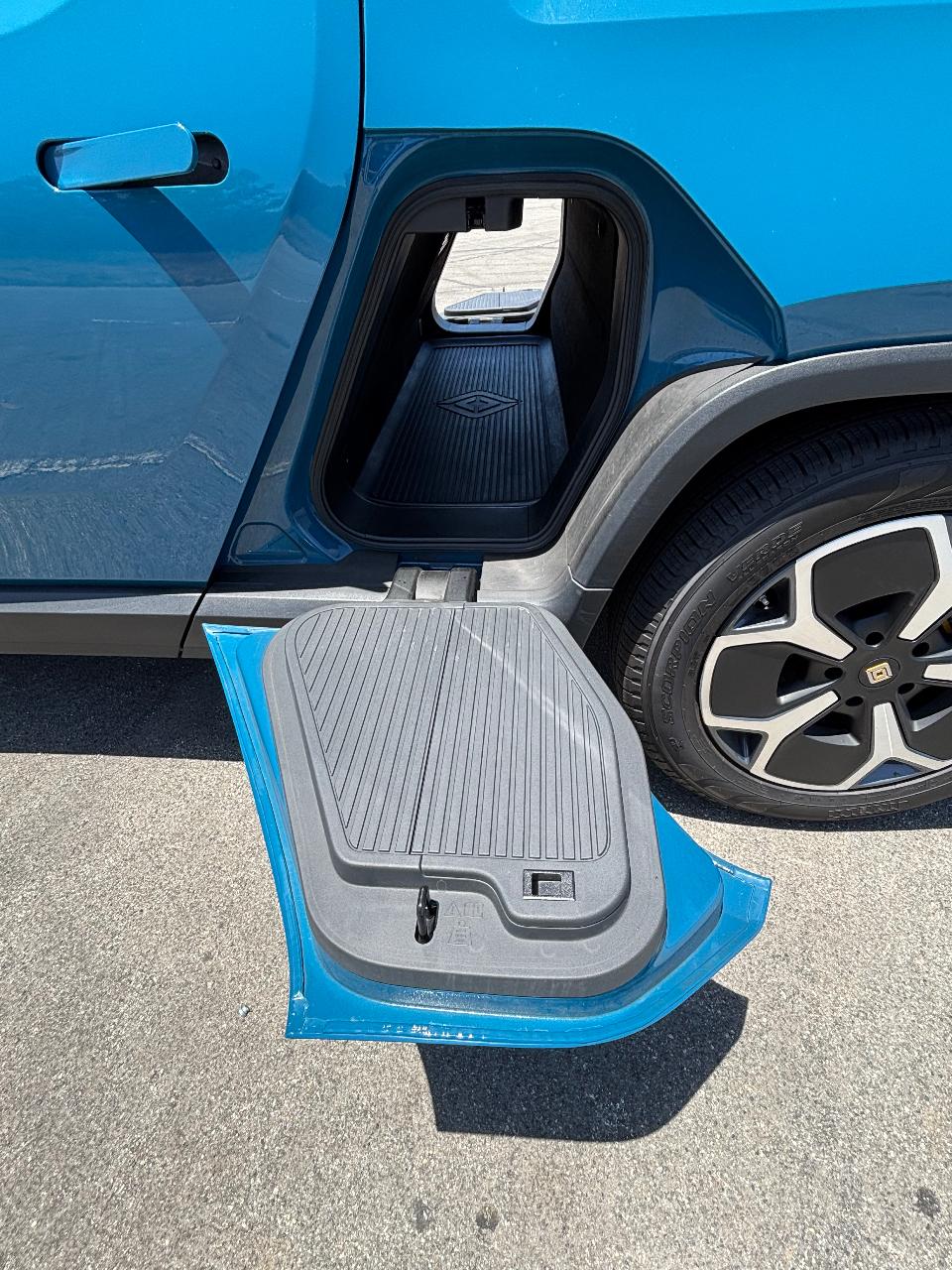 2022 Rivian R1T ADVENTURE PACKAGE — миниатюра 17