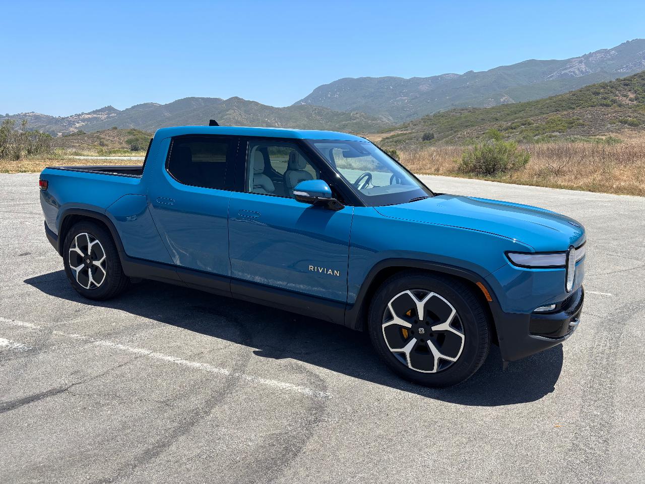 2022 Rivian R1T ADVENTURE PACKAGE — фото 3