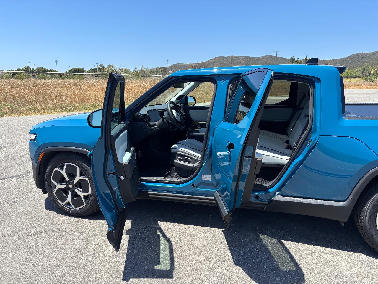 2022 Rivian R1T ADVENTURE PACKAGE — фото 4