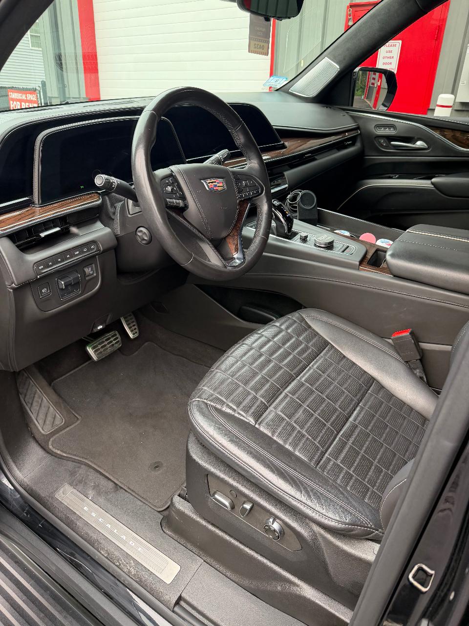 صورة 19 لـ 2022 Cadillac ESCALADE ESV SPORT PLATINUM