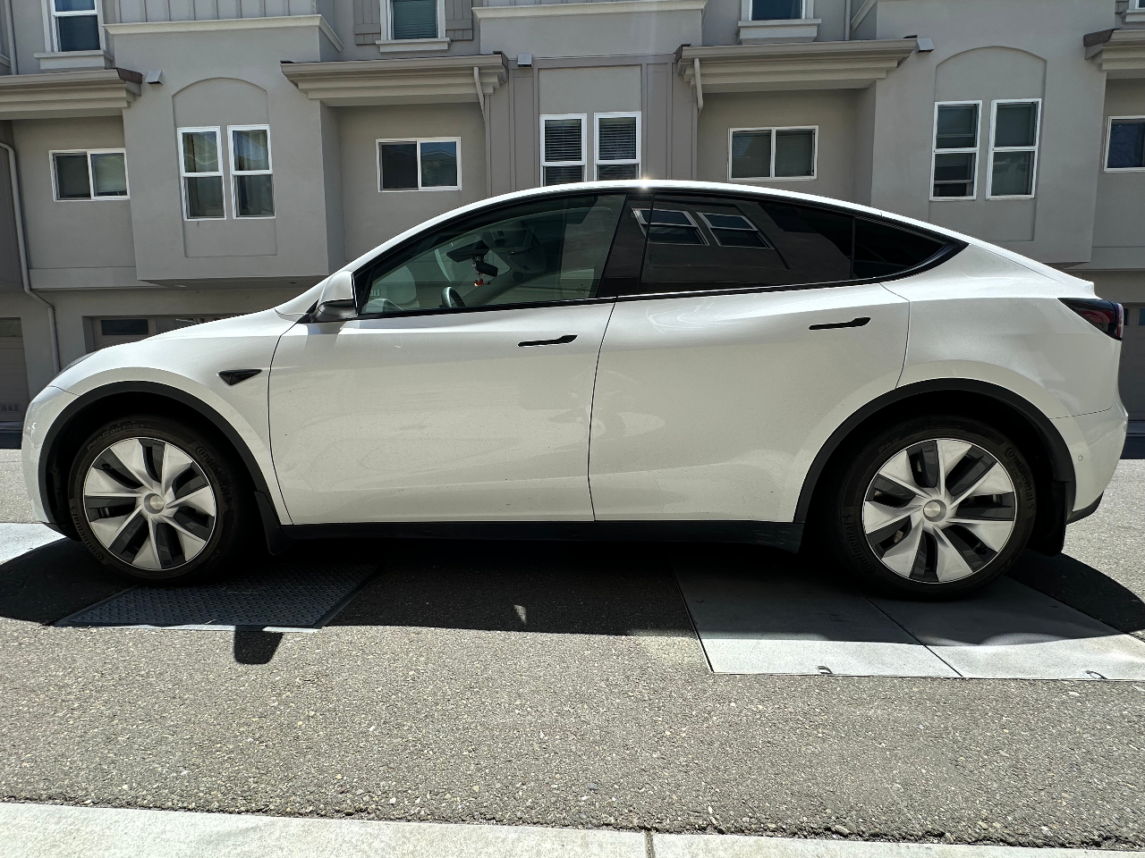 TESLA MODEL Y LONG RANGE - 2