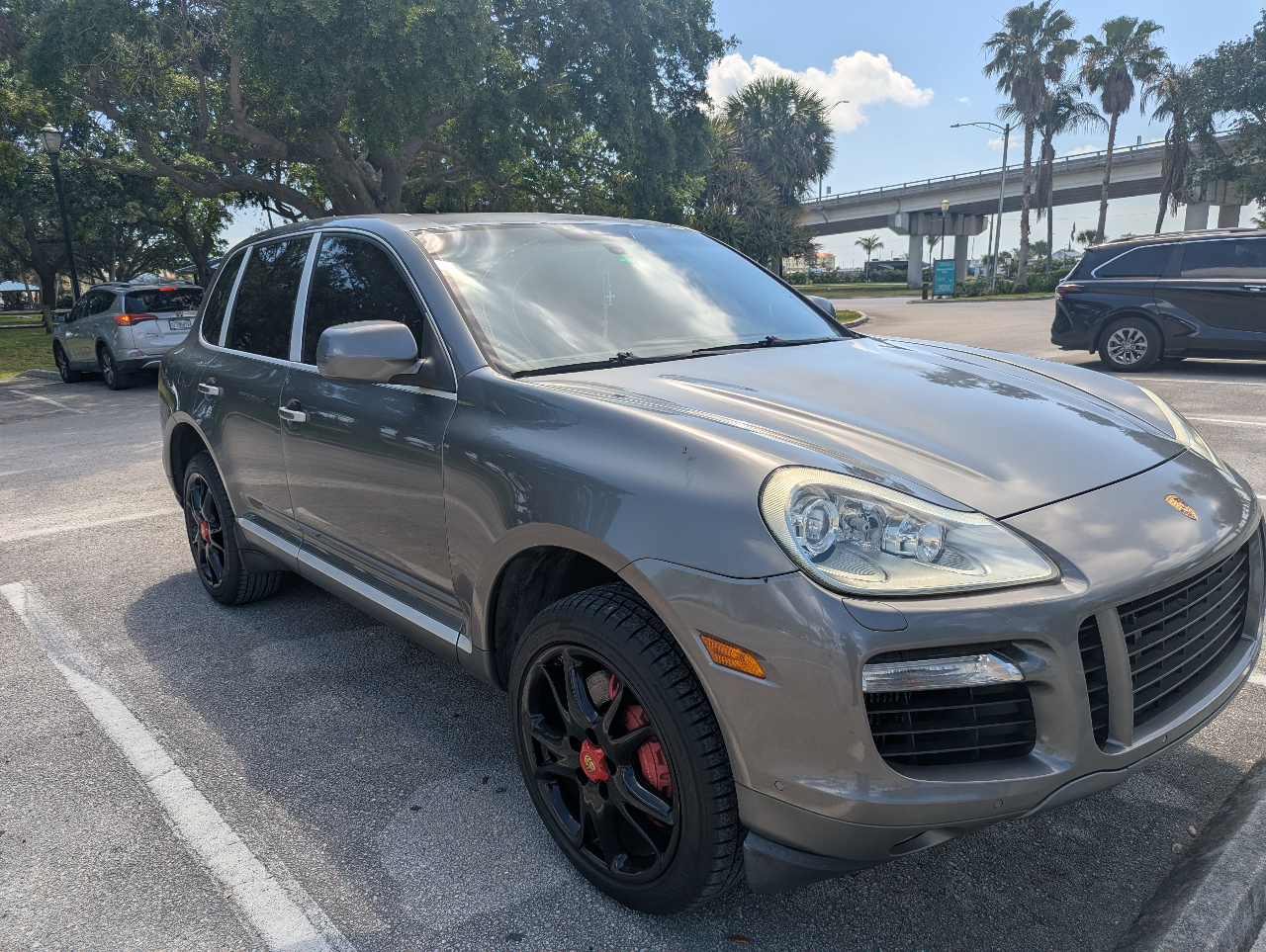Porsche Cayenne main image