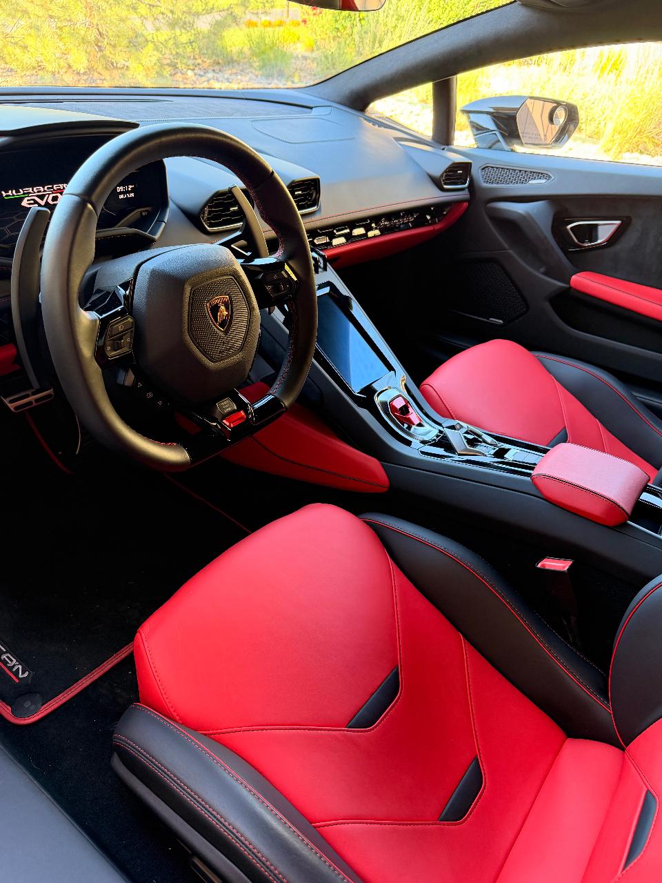 صورة 10 لـ 2021 Lamborghini HURACAN EVO BASE