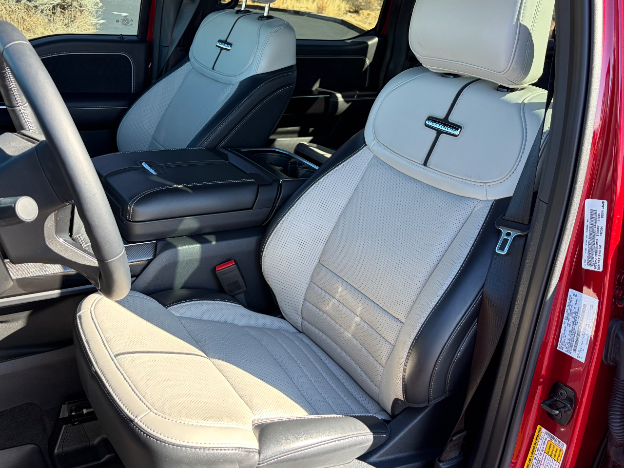 2024 FORD F-150 LIGHTNING PLATINUM — миниатюра 21