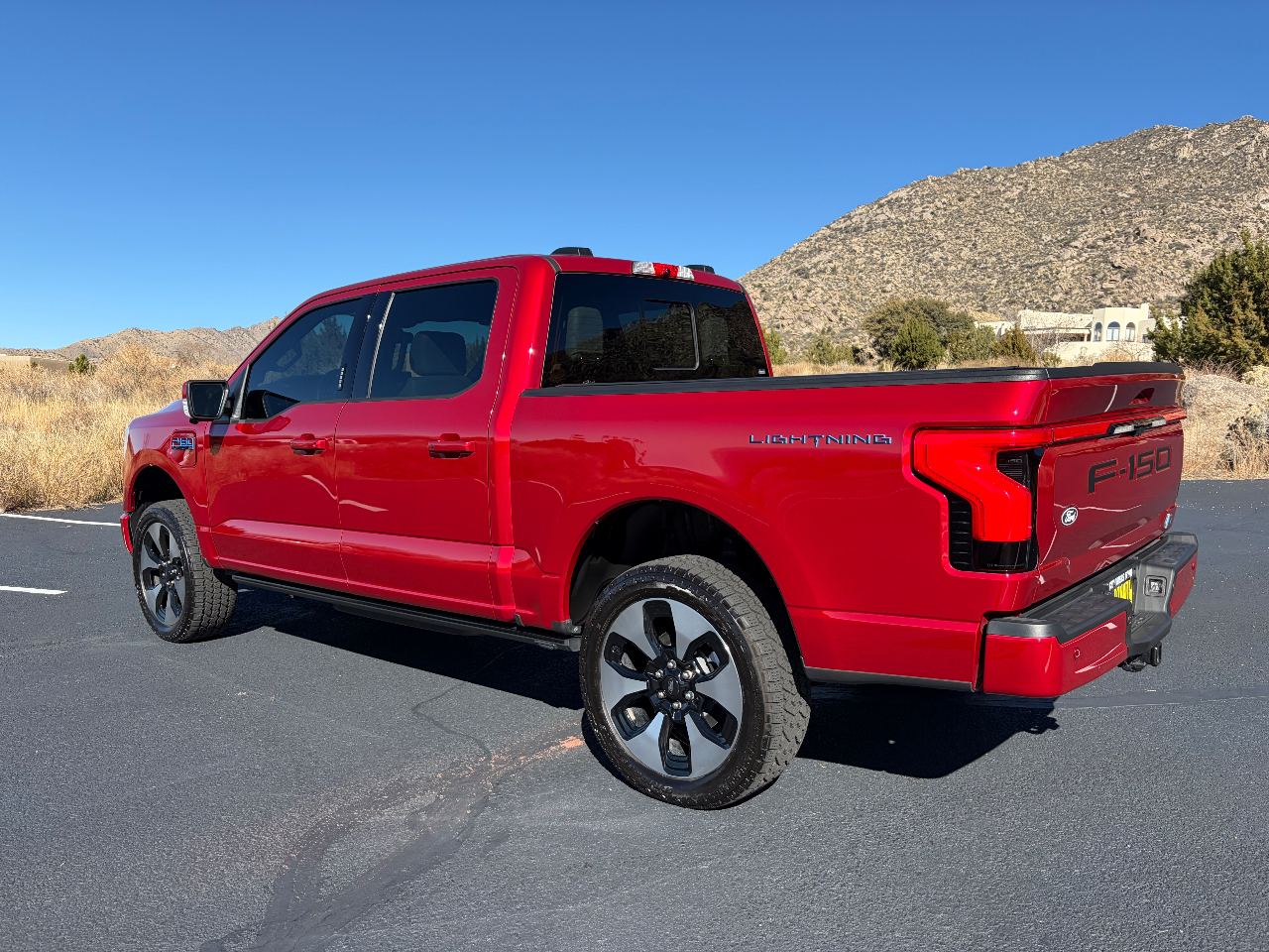 صورة 2 لـ 2024 FORD F-150 LIGHTNING PLATINUM