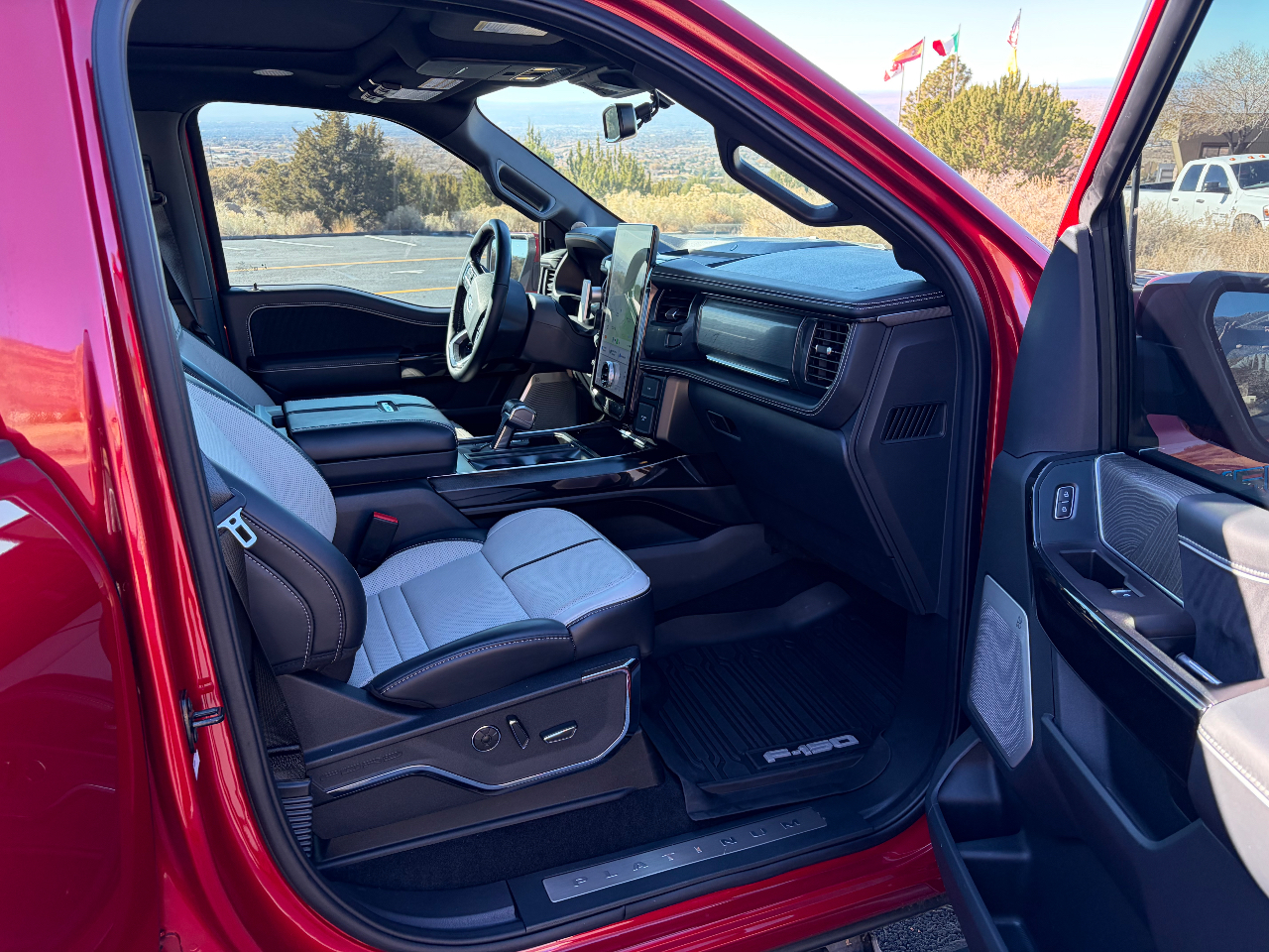 2024 FORD F-150 LIGHTNING PLATINUM — миниатюра 15