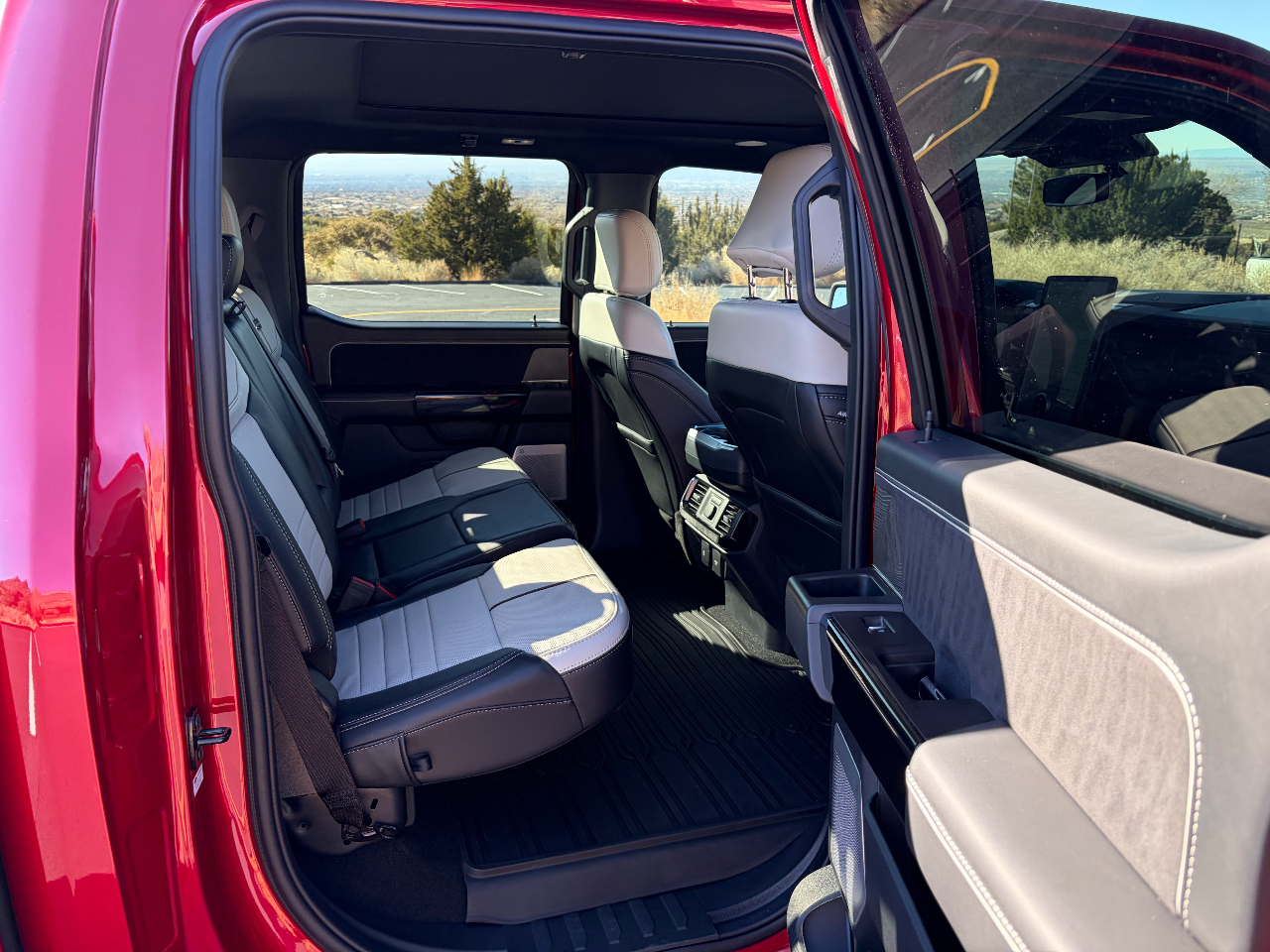 2024 FORD F-150 LIGHTNING PLATINUM — миниатюра 16