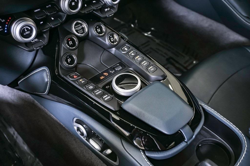 2020 Aston Martin VANTAGE BASE — фото 6