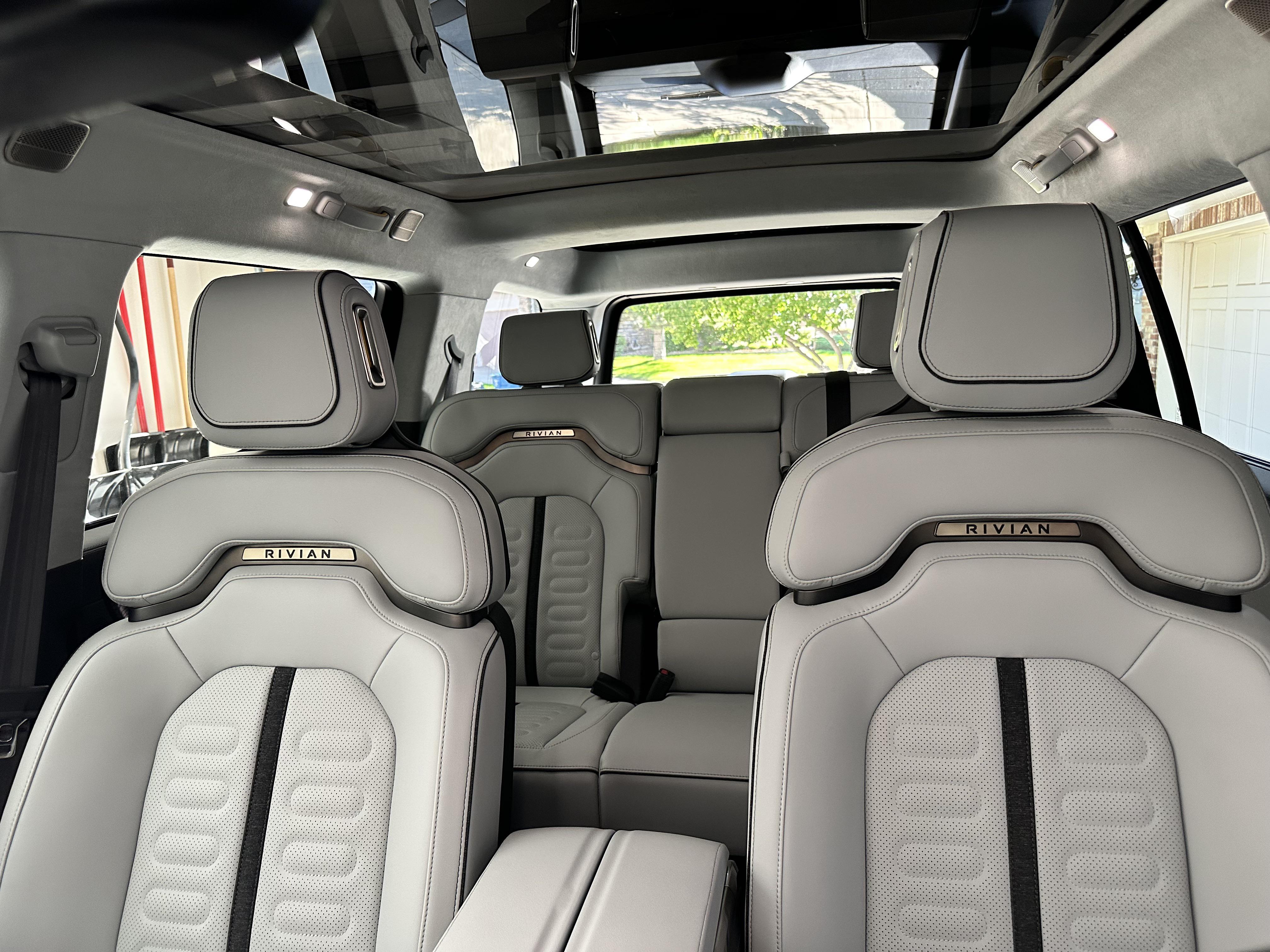 صورة 7 لـ 2023 Rivian R1S LAUNCH EDITION