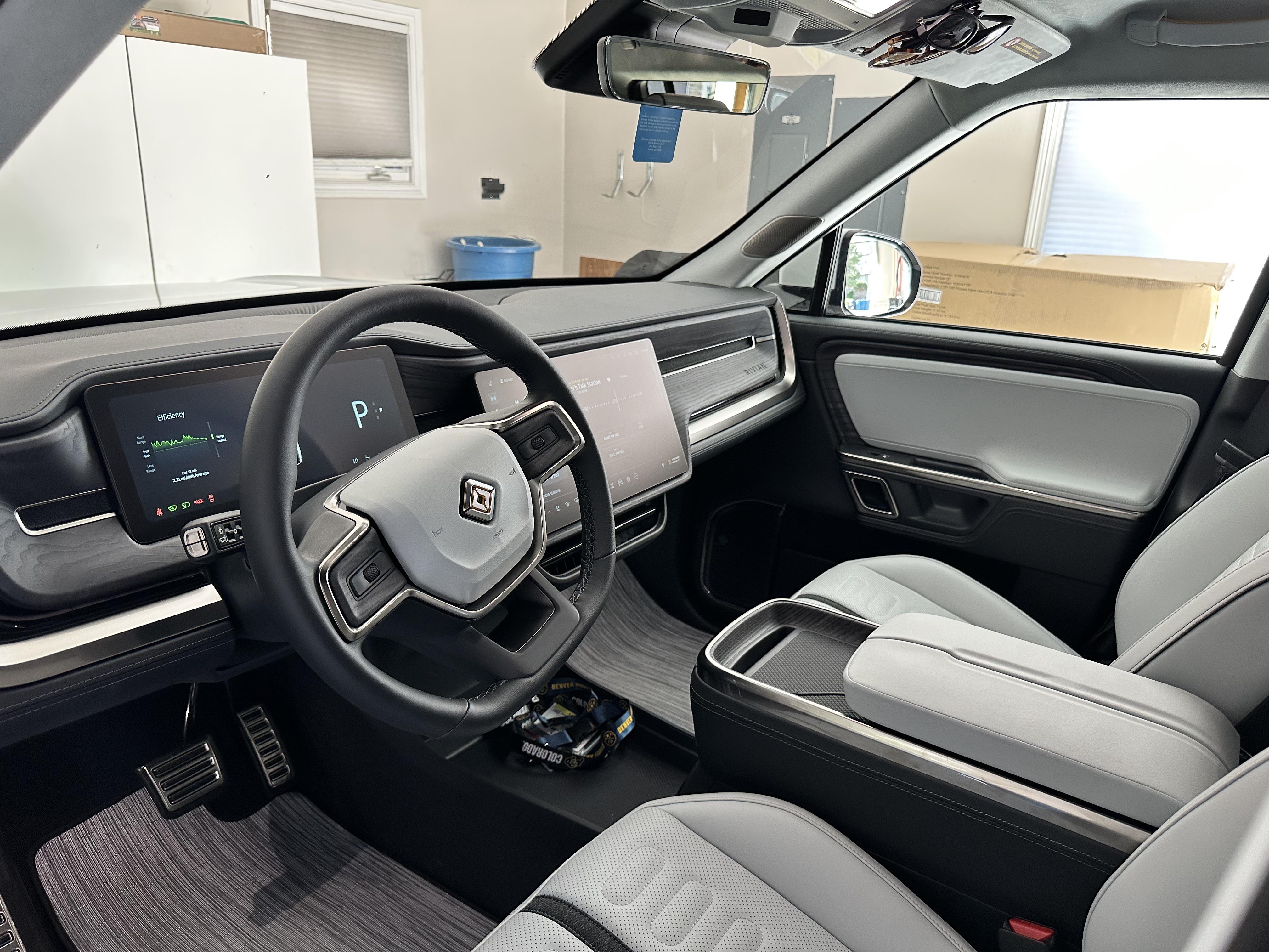 صورة 4 لـ 2023 Rivian R1S LAUNCH EDITION