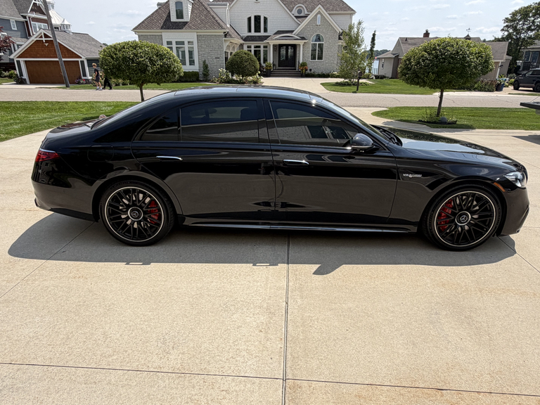 صورة 2 لـ 2025 Mercedes-BENZ AMG S 63 E 4MATIC