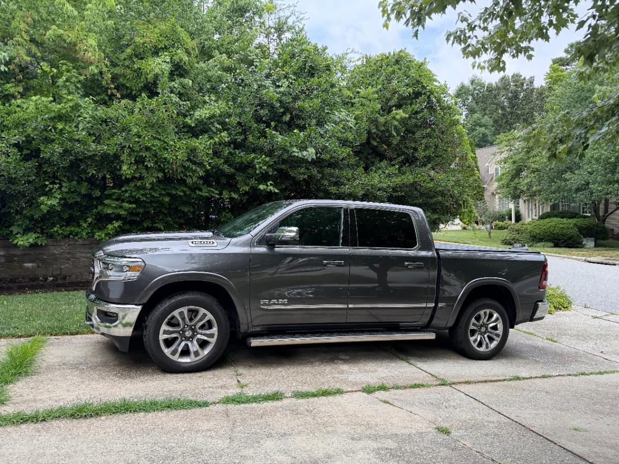 2024 RAM 1500 LIMITED photo 2