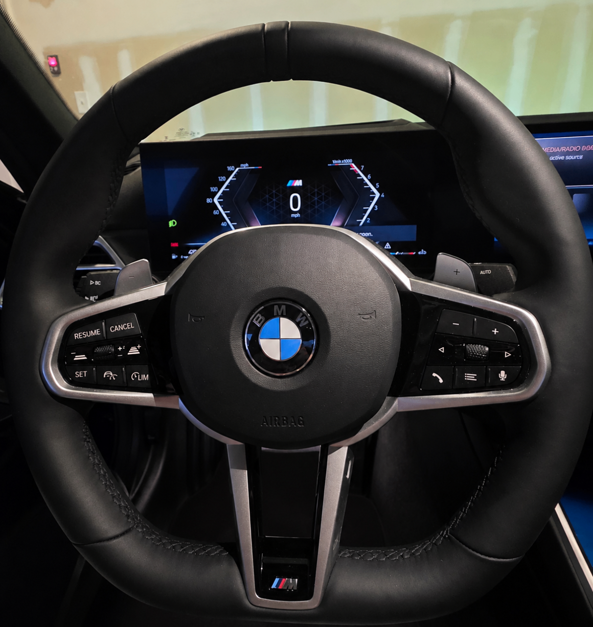 2025 BMW 330 I — фото 7