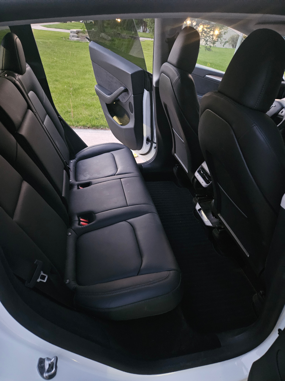 TESLA MODEL Y LONG RANGE - 7