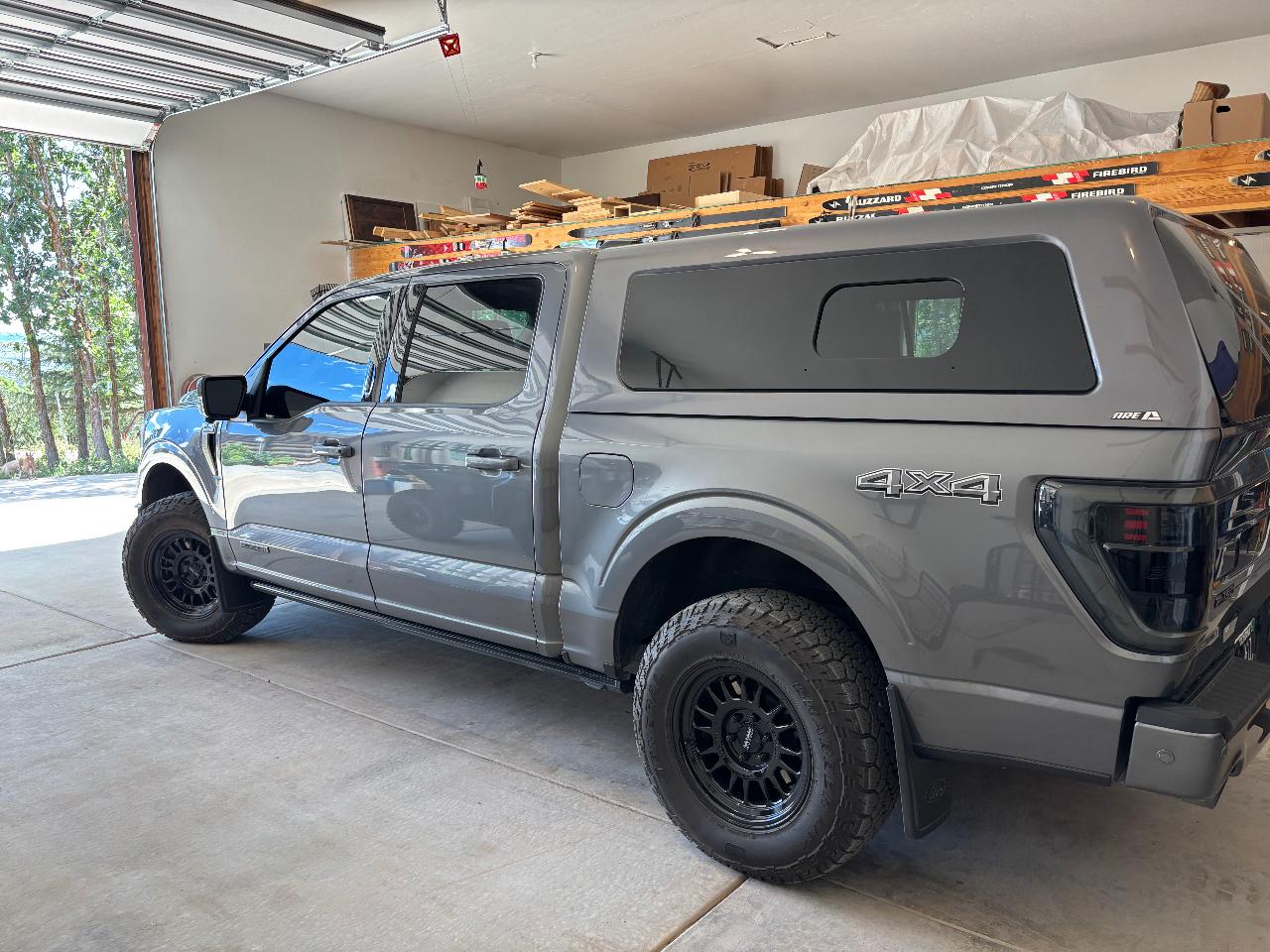 2023 FORD F-150 PLATINUM photo 2