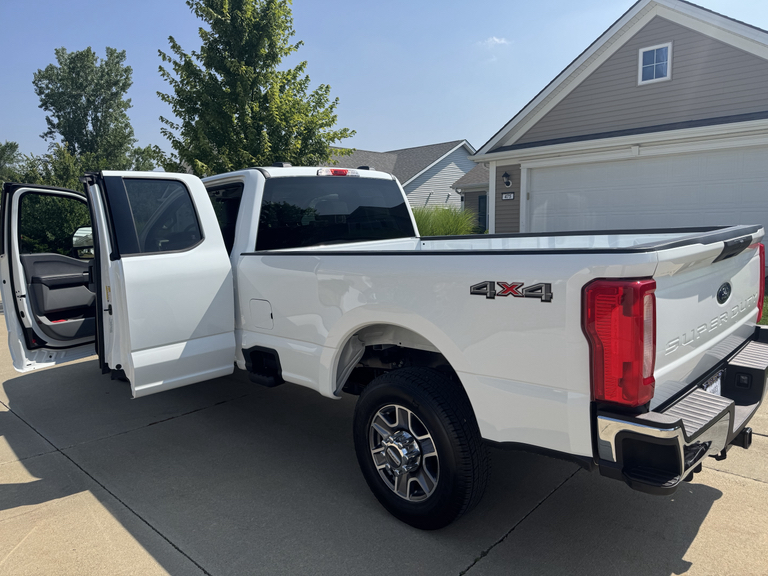 2025 FORD F-350 XLT photo 1