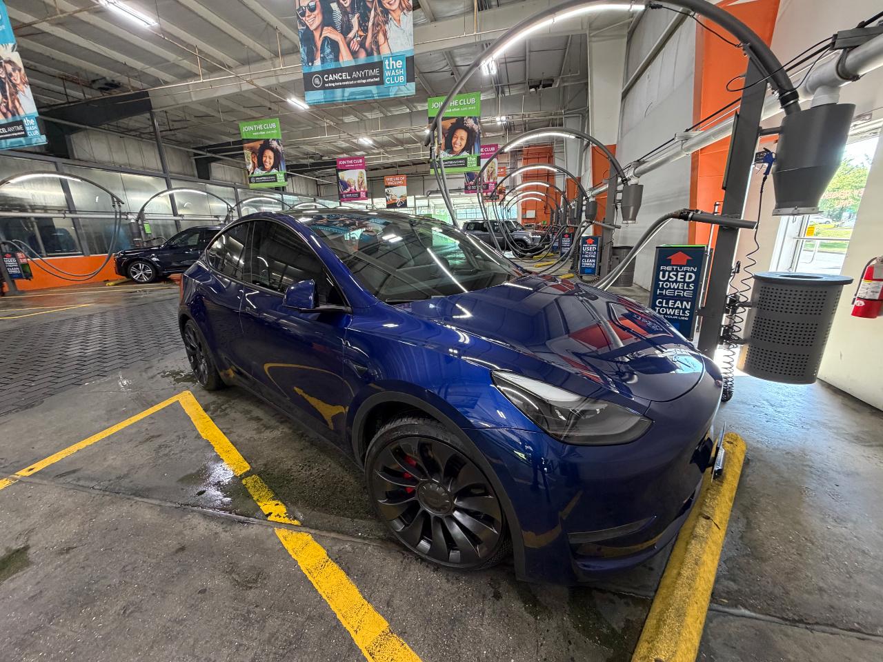 2024 Tesla MODEL Y PERFORMANCE — фото 3