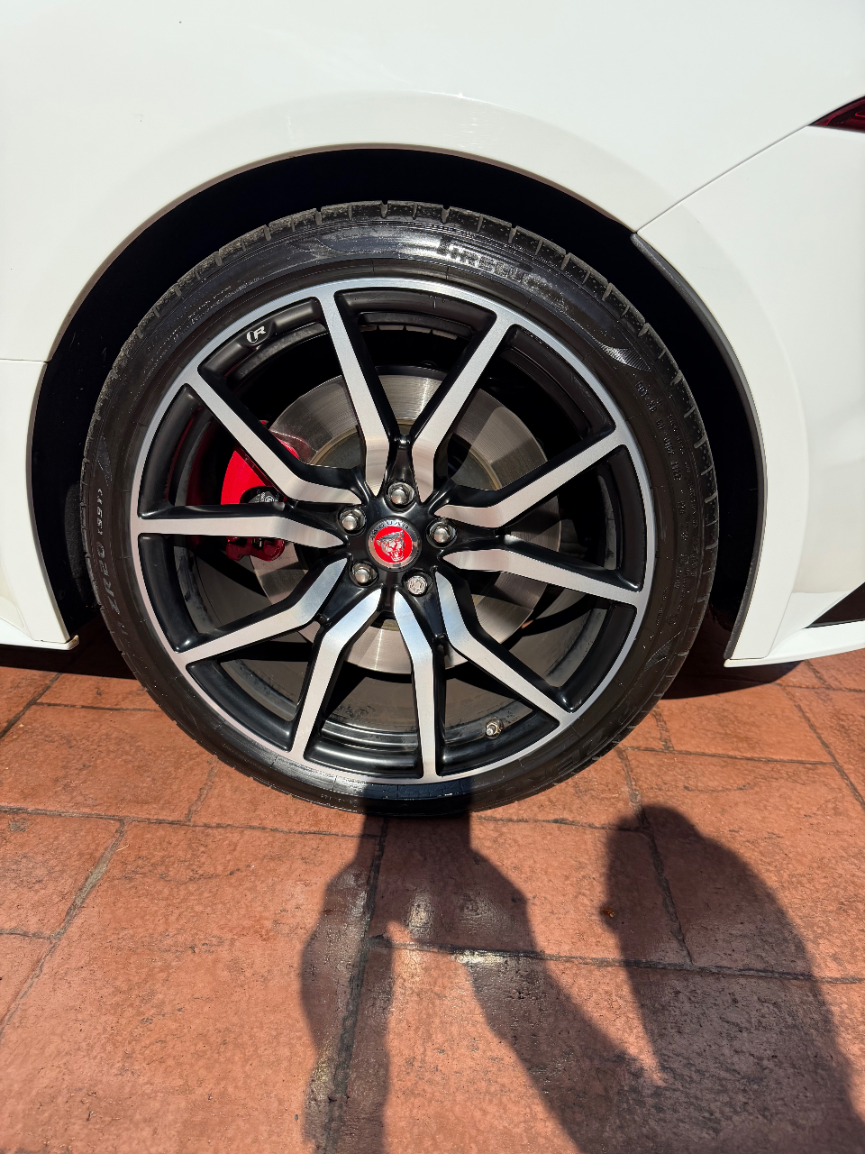 صورة مصغرة 11 لـ 2023 Jaguar F-TYPE R