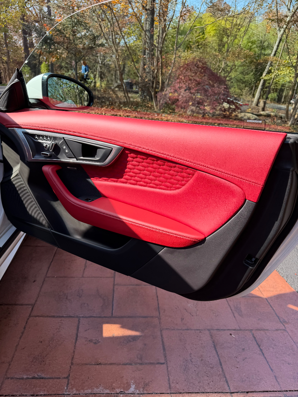 صورة مصغرة 15 لـ 2023 Jaguar F-TYPE R