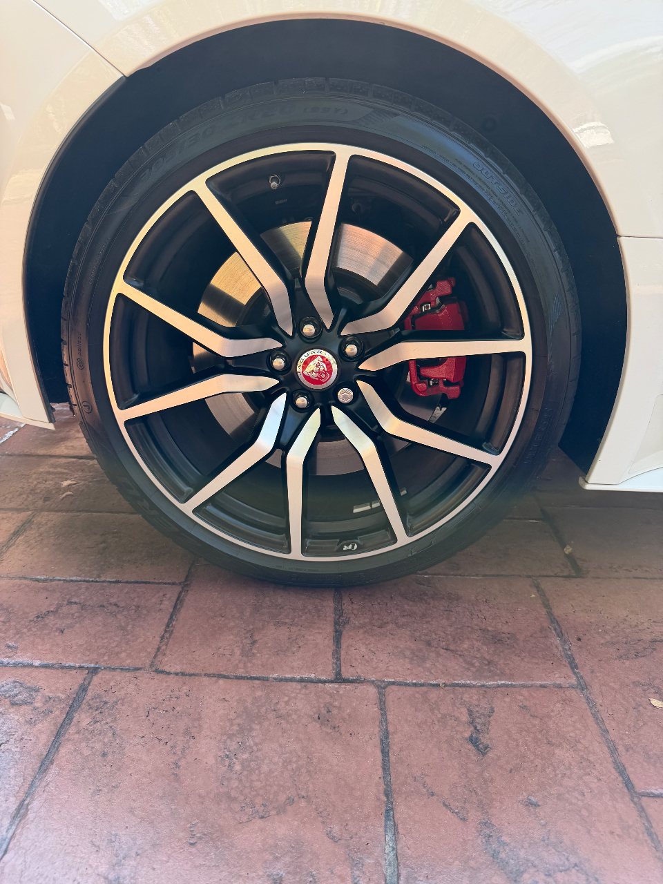 صورة مصغرة 12 لـ 2023 Jaguar F-TYPE R
