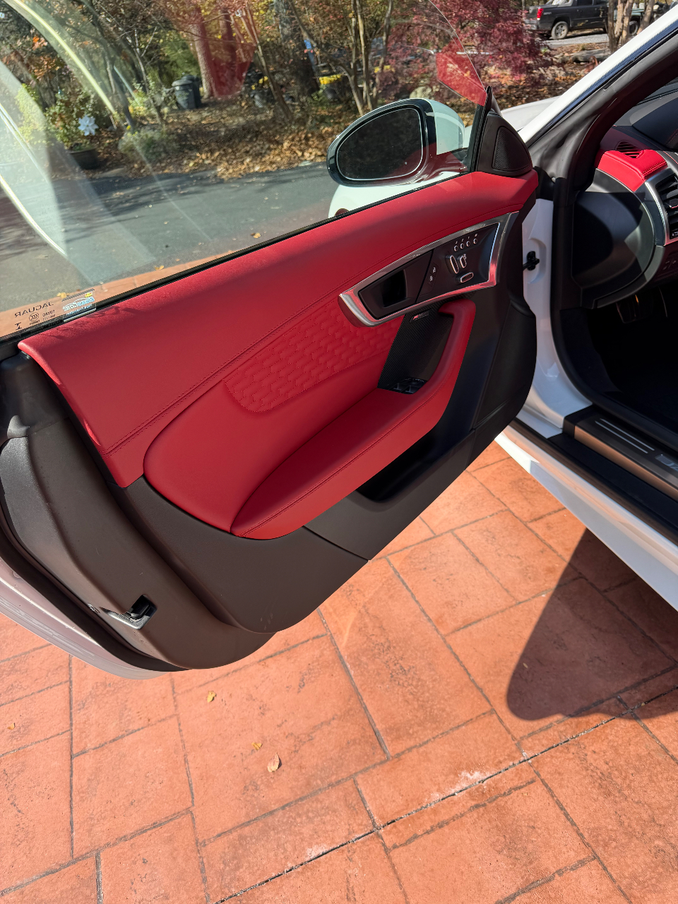 صورة مصغرة 17 لـ 2023 Jaguar F-TYPE R