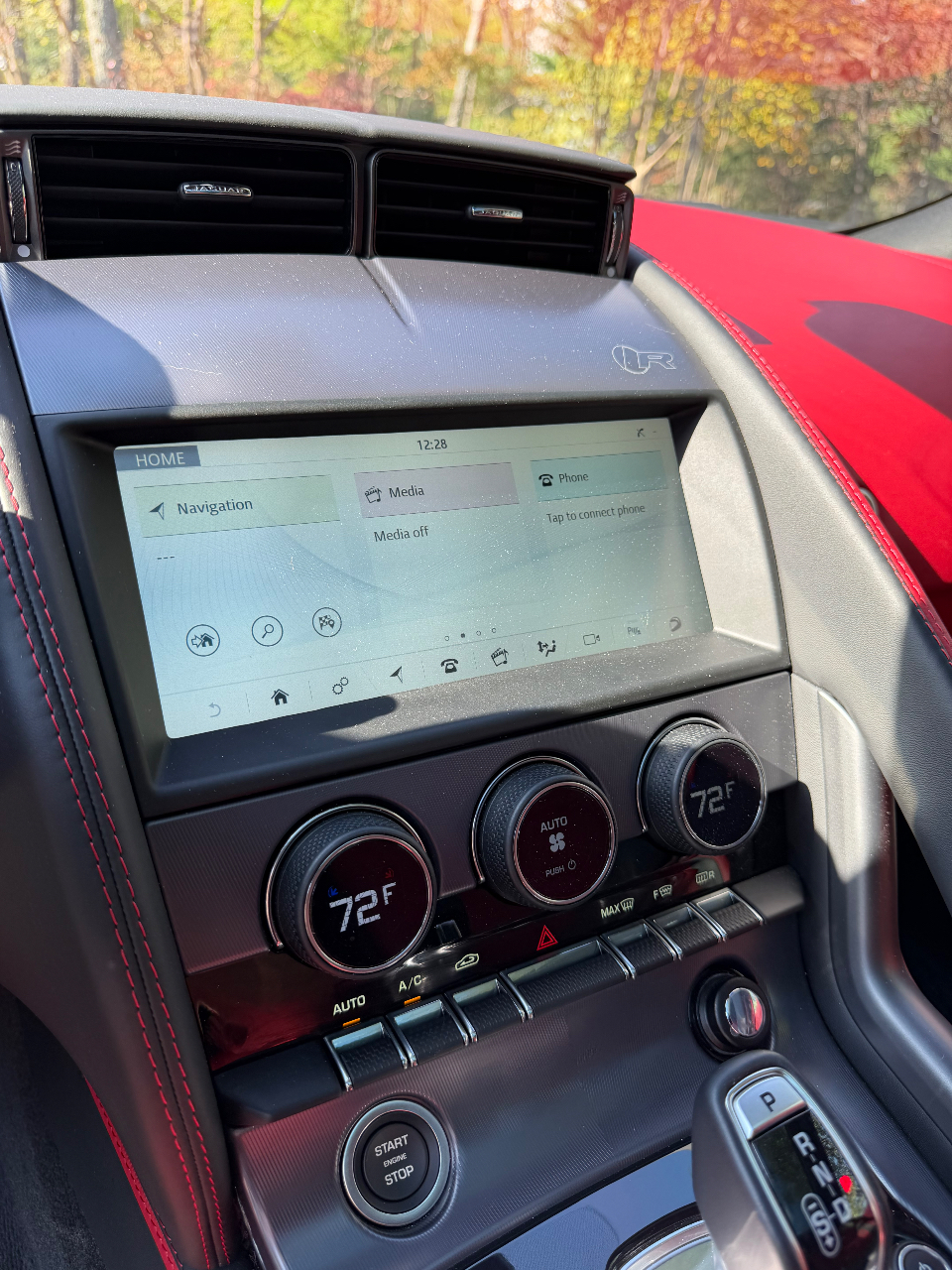 صورة مصغرة 24 لـ 2023 Jaguar F-TYPE R