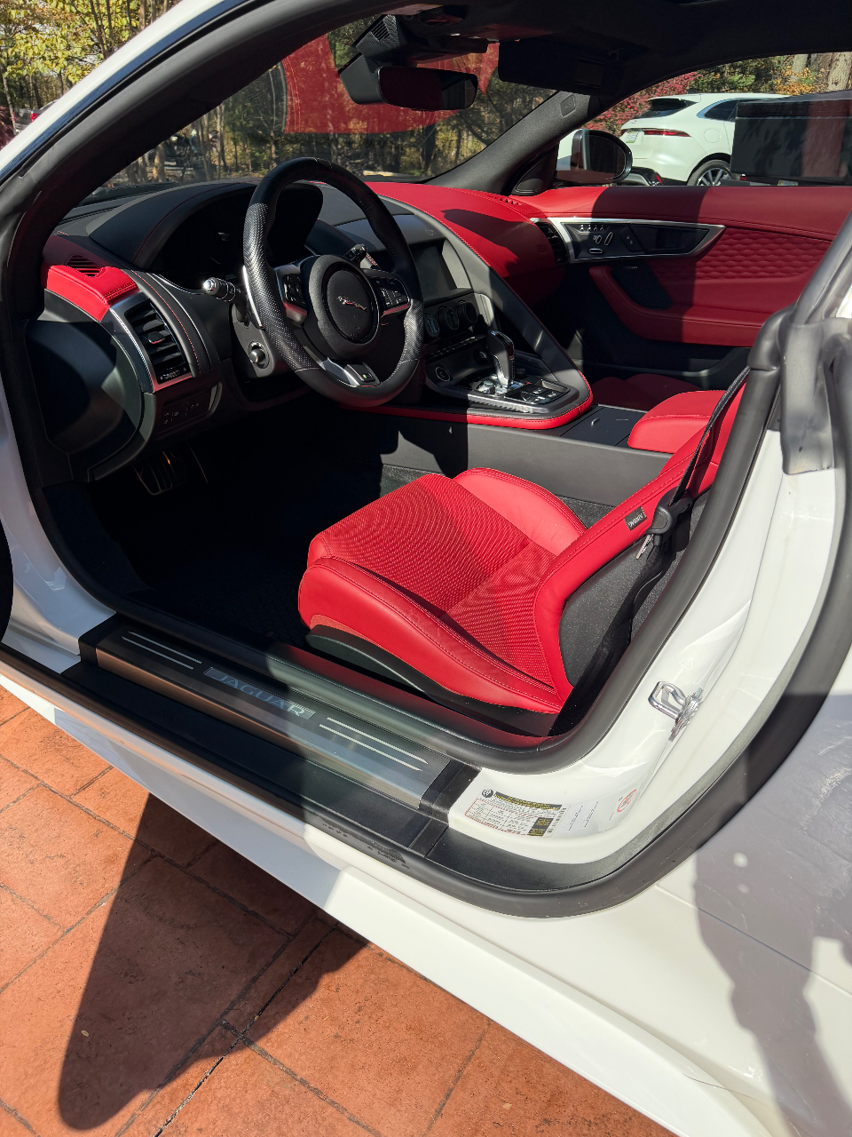 صورة مصغرة 13 لـ 2023 Jaguar F-TYPE R