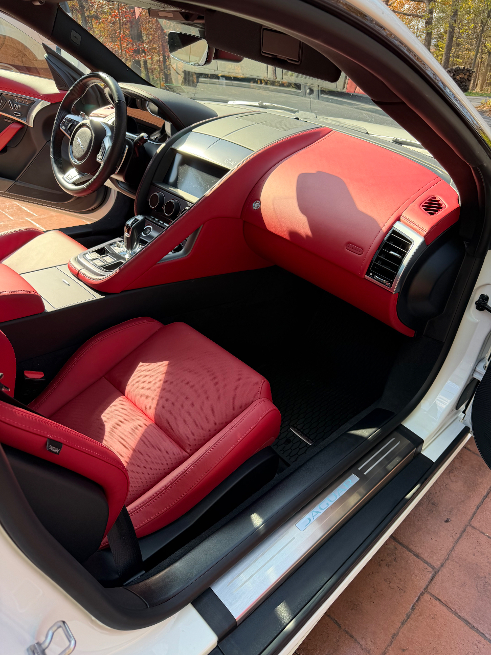 صورة مصغرة 14 لـ 2023 Jaguar F-TYPE R