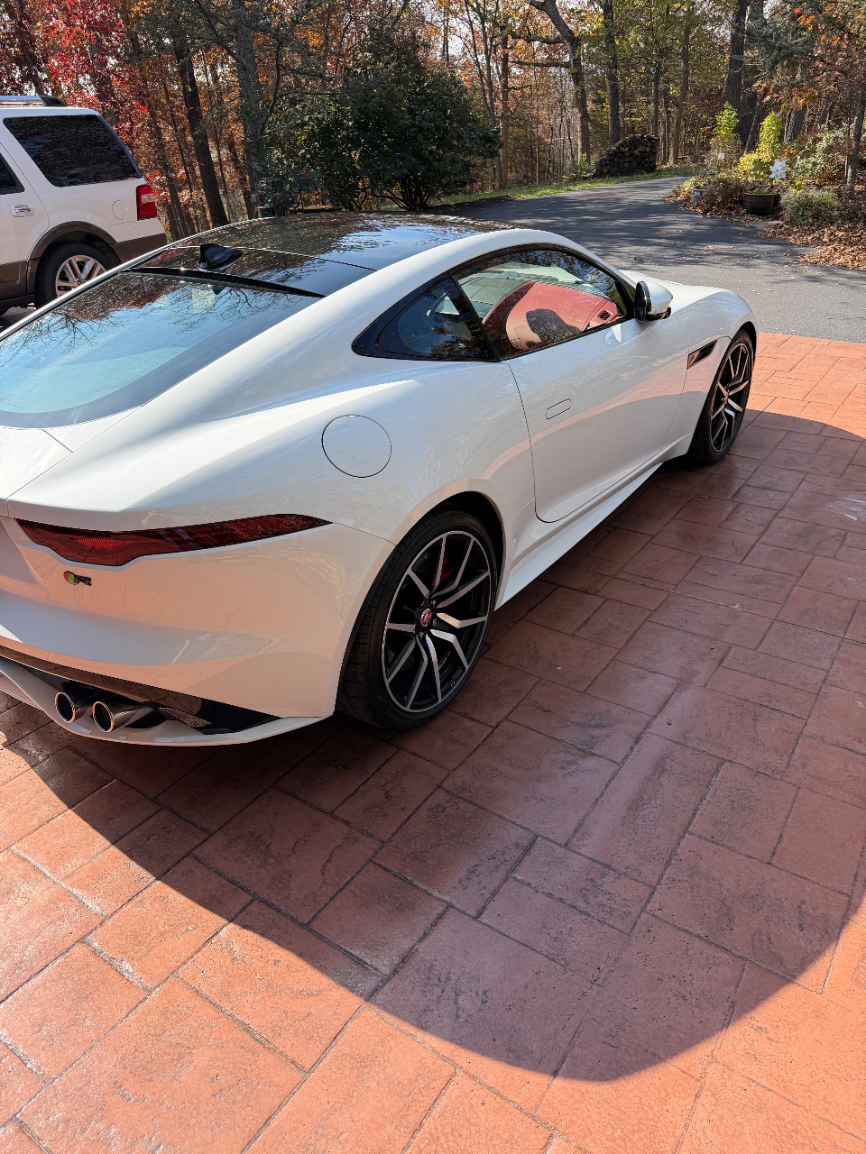صورة 8 لـ 2023 Jaguar F-TYPE R