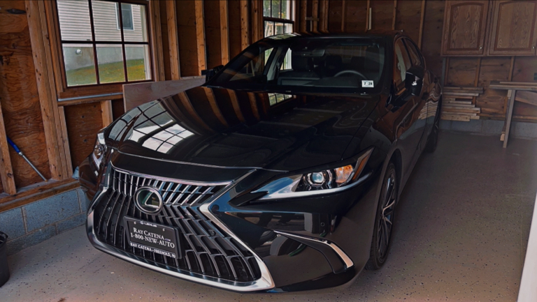صورة 6 لـ 2023 Lexus ES 300H BASE