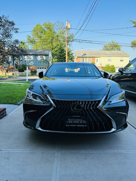 صورة 4 لـ 2023 Lexus ES 300H BASE