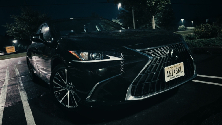 صورة 9 لـ 2023 Lexus ES 300H BASE