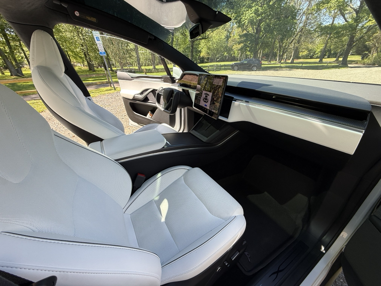 TESLA MODEL X PLAID - 9