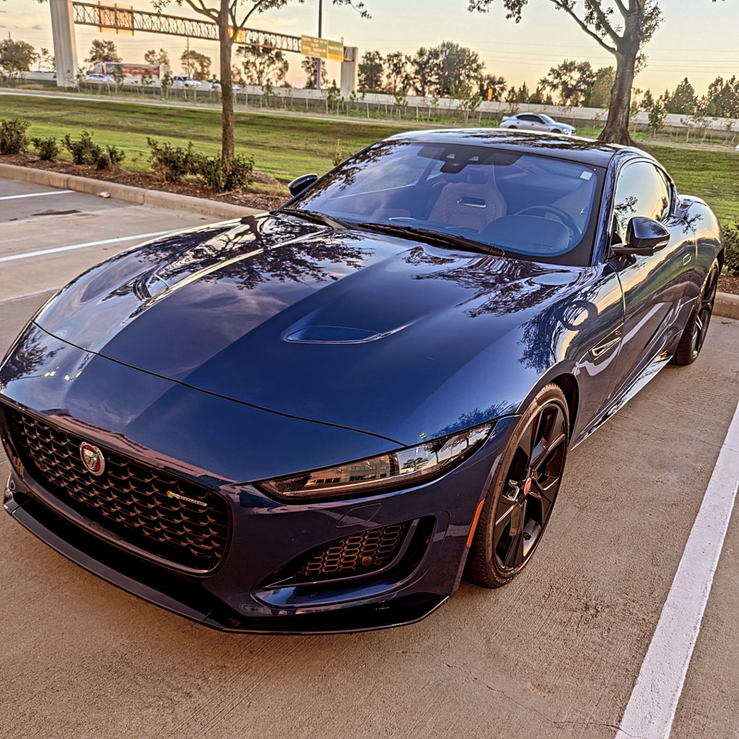 صورة 1 لـ 2021 Jaguar F-TYPE R-DYNAMIC