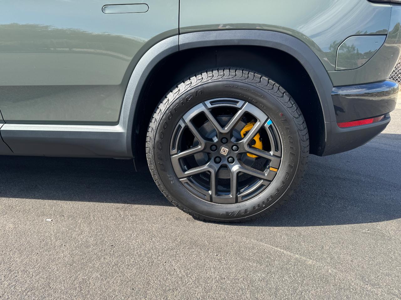 2027 Rivian R2 PERFORMANCE — миниатюра 11
