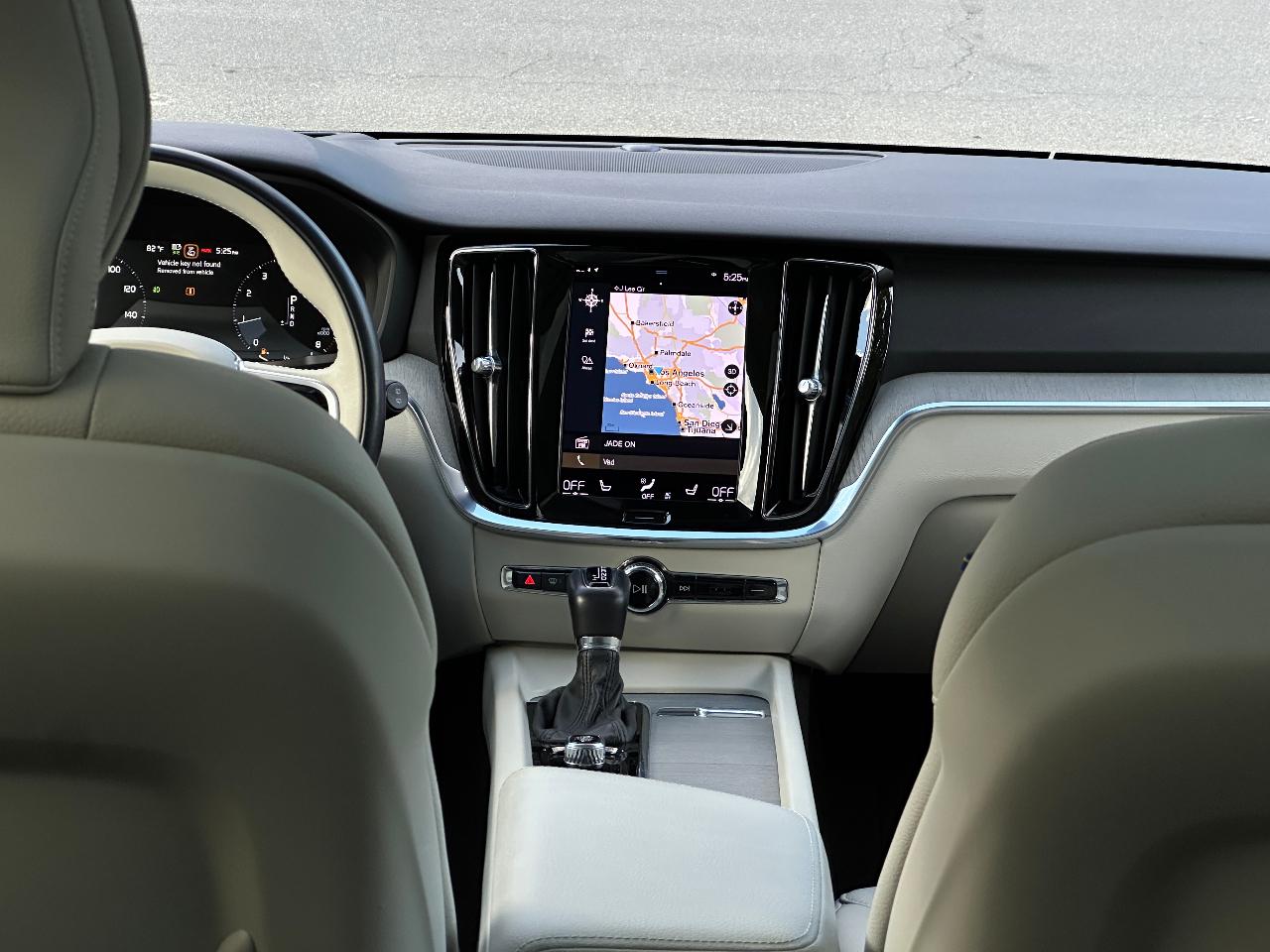 صورة 10 لـ 2021 Volvo V60 CROSS COUNTRY T5