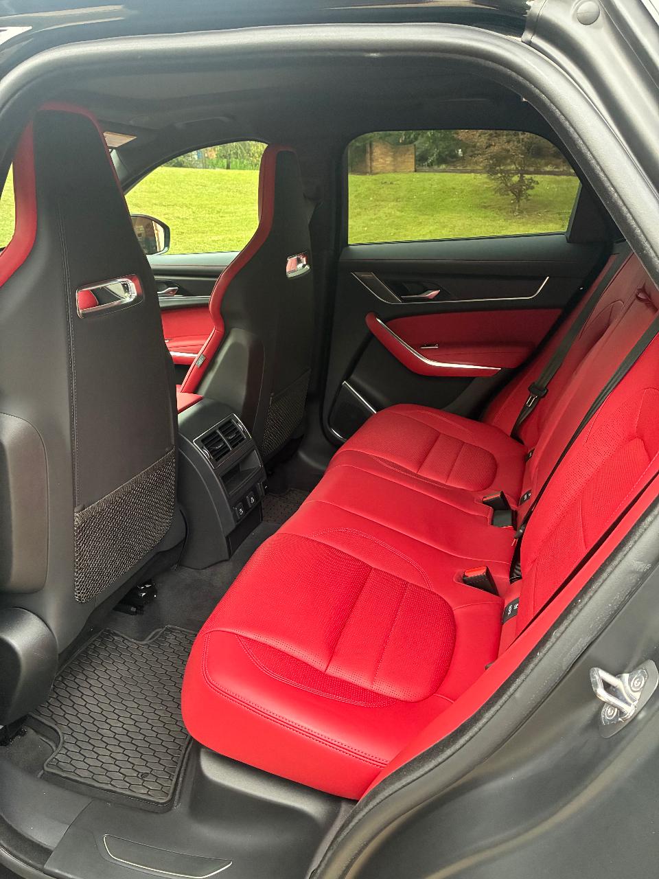 صورة مصغرة 17 لـ 2024 Jaguar F-PACE P400 R-DYNAMIC S